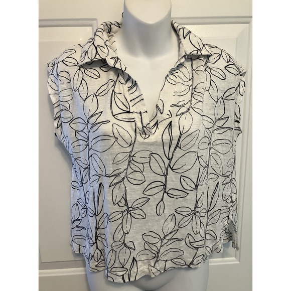 Cynthia Rowley Women's Sz‎ Medium White Black Floral Shirt 100% Linen - Picture 1 of 5